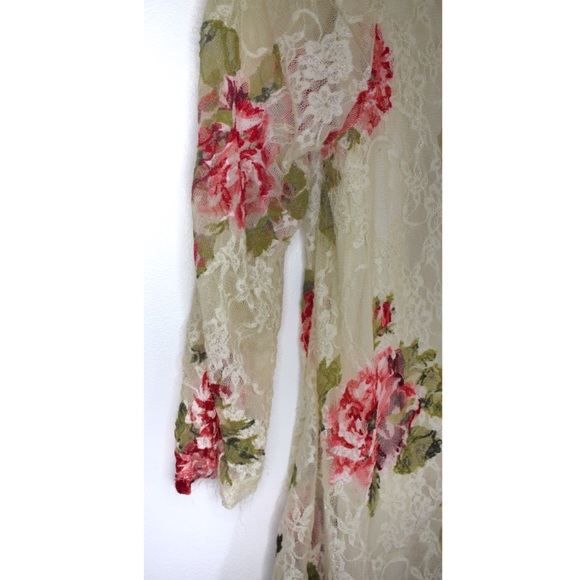 The Pyramid Collection Layered Floral Feminine Semi Sheer Top Medium - Picture 2 of 11